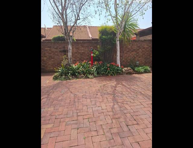 2 BEDROOM TOWNHOUSE FOR SALE IN TERENURE